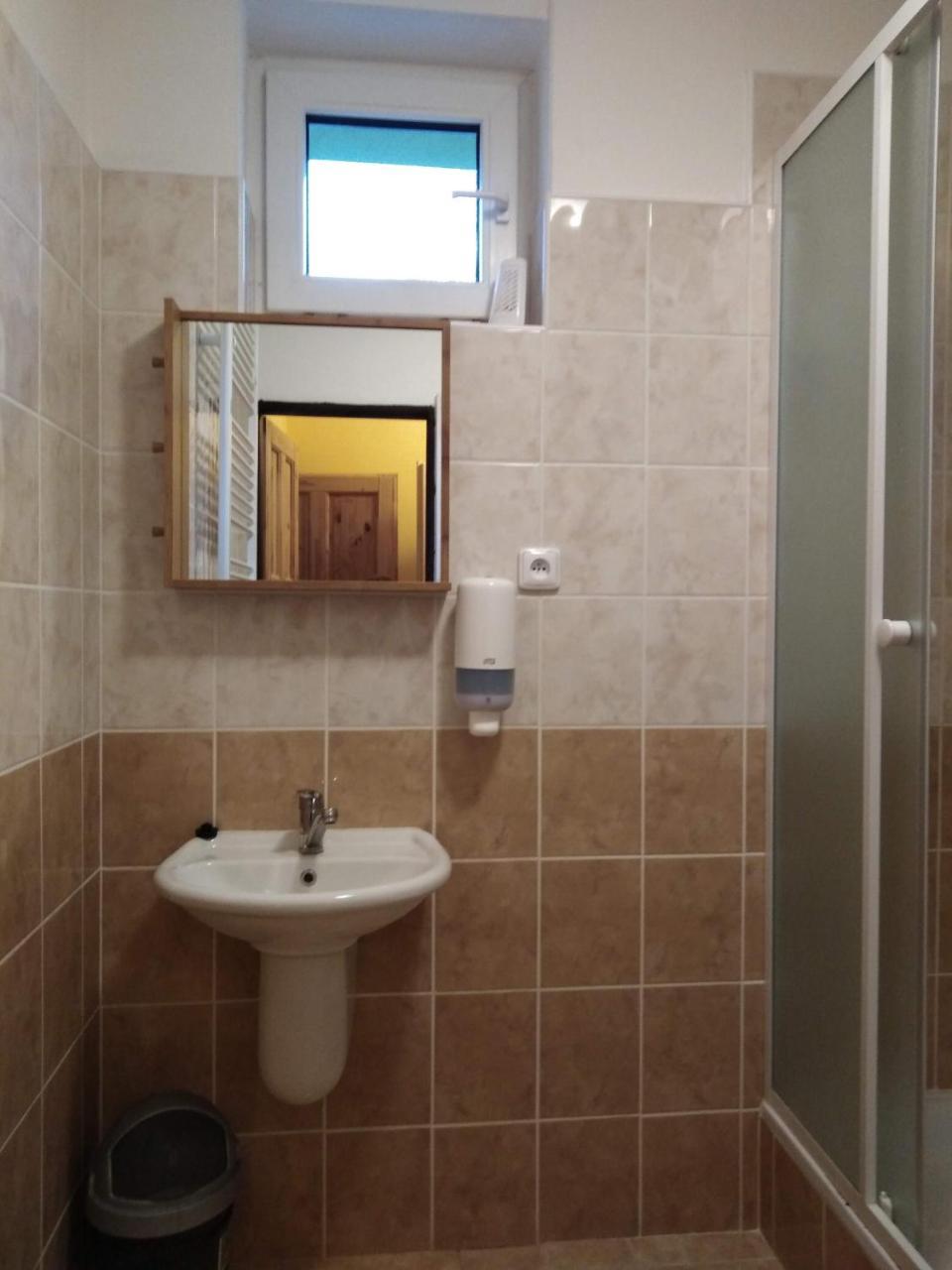 Penzion Snezenka Jiretin pod Bukovou Luaran gambar